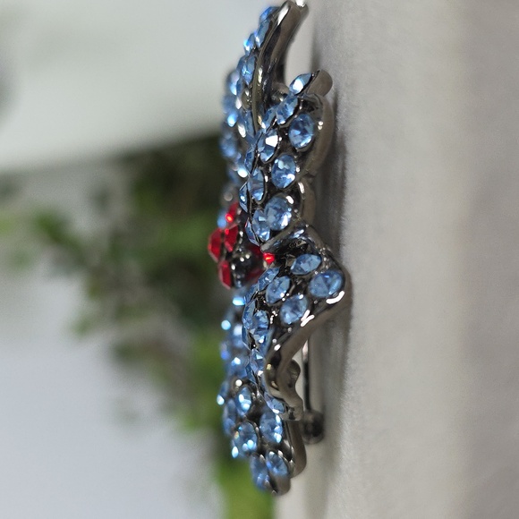 Vintage Silver with Red and Blue Crystal Rhinestone Flower Brooch Pin - Picture 5 of 6